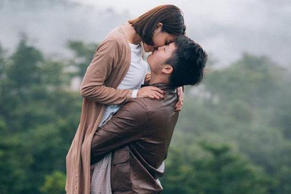 Nửa đêm chồng về nhà với khuôn mặt giàn giụa nước mắt, tôi hỏi thăm thì anh lẩm bẩm một câu khiến tôi hoảng loạn-2