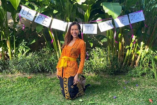 4 tháng mắc kẹt Bali, Minh Tú tổ chức 'Lễ bế giảng khóa tu mùa hè' trước khi rời khỏi