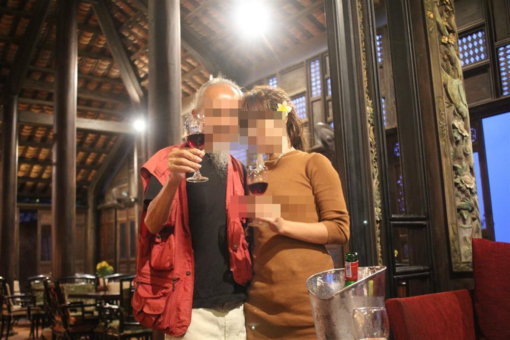 Nghệ nhân đàn tranh nổi tiếng Việt Nam nhiều lần ôm ấp, tiếp xúc cơ thể học viên-6