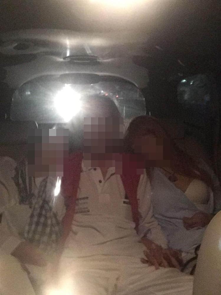 Nghệ nhân đàn tranh nổi tiếng Việt Nam nhiều lần ôm ấp, tiếp xúc cơ thể học viên-9