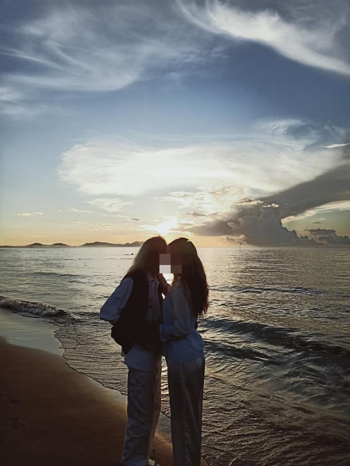 Nghệ nhân đàn tranh nổi tiếng Việt Nam nhiều lần ôm ấp, tiếp xúc cơ thể học viên-5