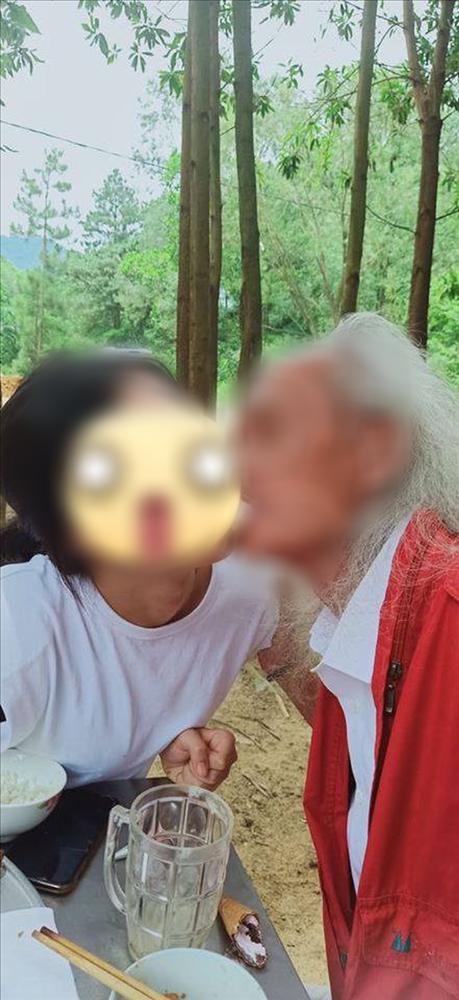 Nghệ nhân đàn tranh nổi tiếng Việt Nam nhiều lần ôm ấp, tiếp xúc cơ thể học viên-2