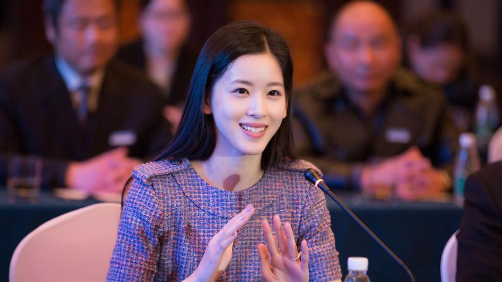 Chỉ là đi chơi, hot girl trà sữa Chương Trạch Thiên được chồng tỷ phú thuê hẳn vệ sĩ hộ tống-11