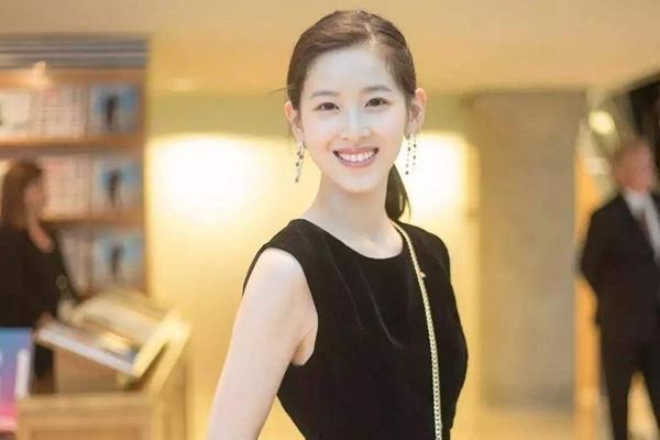 Cuộc sống của hot girl trà sữa sau 11 năm lấy chồng tỷ phú hơn 19 tuổi-12