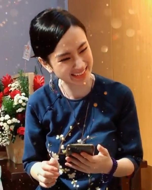 Angela Phương Trinh bất ngờ làm phục vụ quán ăn-1