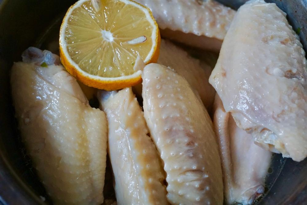 Om cánh gà, hãy thêm một thứ này vào đảm bảo ngon hơn ngoài hàng-1