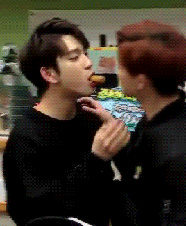 Những cặp đôi tình bể bình trong nhóm nhạc nam khiến hội hủ nữ bấn loạn-27