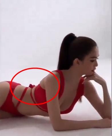 Ngọc Trinh phong độ ra đi: gầy đét mo cau nhưng mặc bikini vẫn lộ ngấn mỡ-2