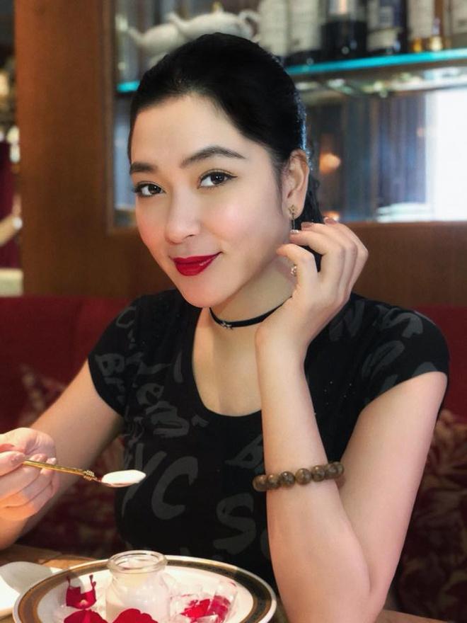 Cuộc sống biến động của Hoa hậu Nguyễn Thị Huyền và hai á hậu-3