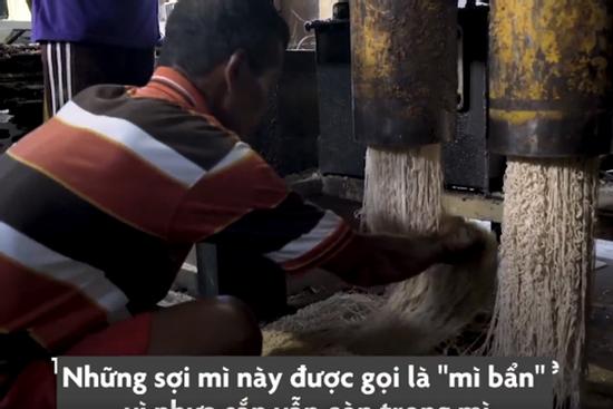 Loại 'mì bẩn' ở Indonesia được làm như thế nào?