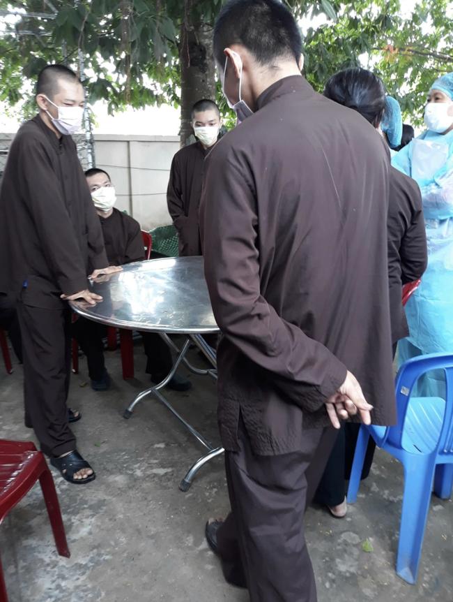 Tịnh thất Bồng Lai không hợp tác khi được vận động cách ly, còn livestream lên MXH-2