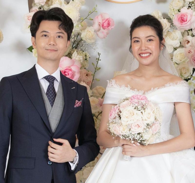 Mẹ chồng Á hậu Thúy Vân nói gì khi con dâu bất ngờ công khai bầu trước khi cưới?-1