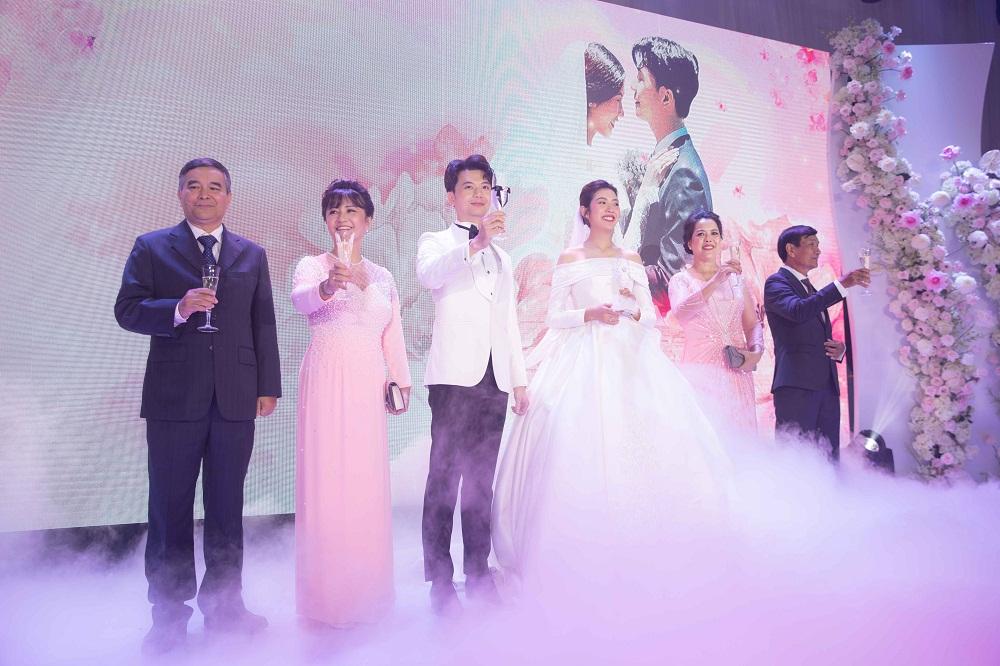 Mẹ chồng Á hậu Thúy Vân nói gì khi con dâu bất ngờ công khai bầu trước khi cưới?-5