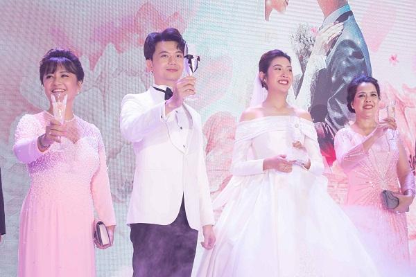 Hoàng Thùy nói gì khi đi ăn cưới mà lên đồ át cả cô dâu Thúy Vân?-8