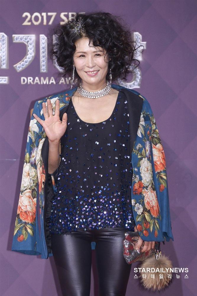 Nữ diễn viên U50 xứ Hàn sở hữu body xuất sắc chỉ có 2kg mỡ-7
