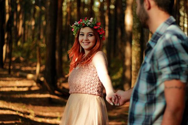 Các cặp đôi hoàng đạo có xác suất cuốn vào nhau như gió chỉ sau một ánh nhìn-1