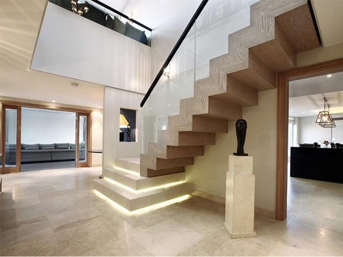 Hóa giải ngay đại kỵ phong thủy cầu thang hướng ra cửa chính trước khi quá muộn-1