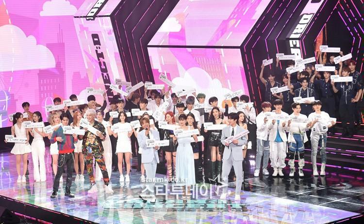 EXO, Red Velvet đem đến màn trình diễn mãn nhãn tại Dream Concert 2020-11