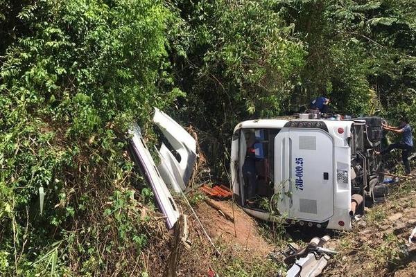 Khởi tố tài xế vụ lật xe khách khiến 15 người chết ở Quảng Bình-2