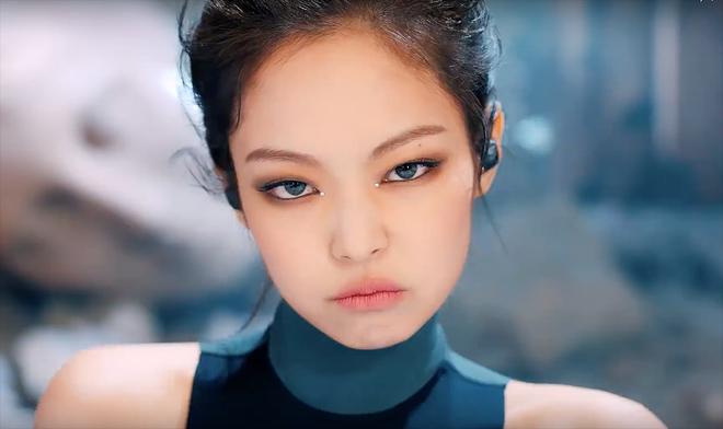 Xinh như Jennie còn mê kính áp tròng màu, chị em tội gì không nhao để nhan sắc lên vài chân kính-5