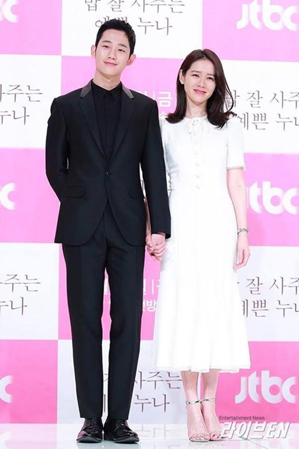 Son Ye Jin khen ngợi bạn diễn nam: Hyun Bin không được chị đẹp ưu ái bằng người này-10