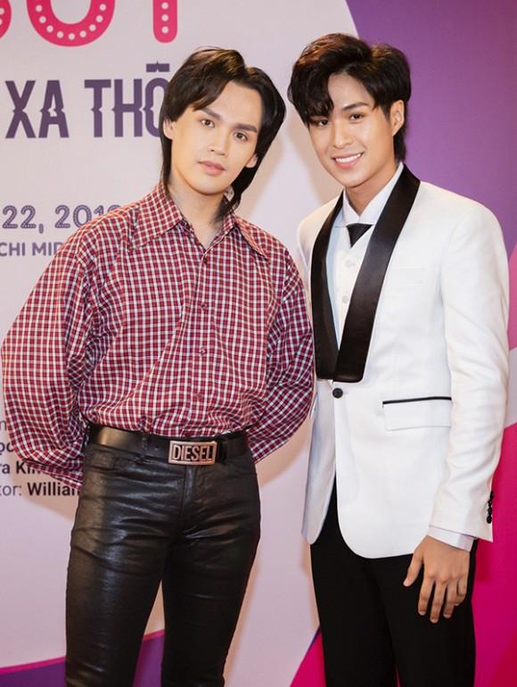 Vừa hủy show phút chót vì sức khỏe diễn biến xấu, Nguyễn Trần Trung Quân gây sốc với mặt nọng, tay múp míp-5