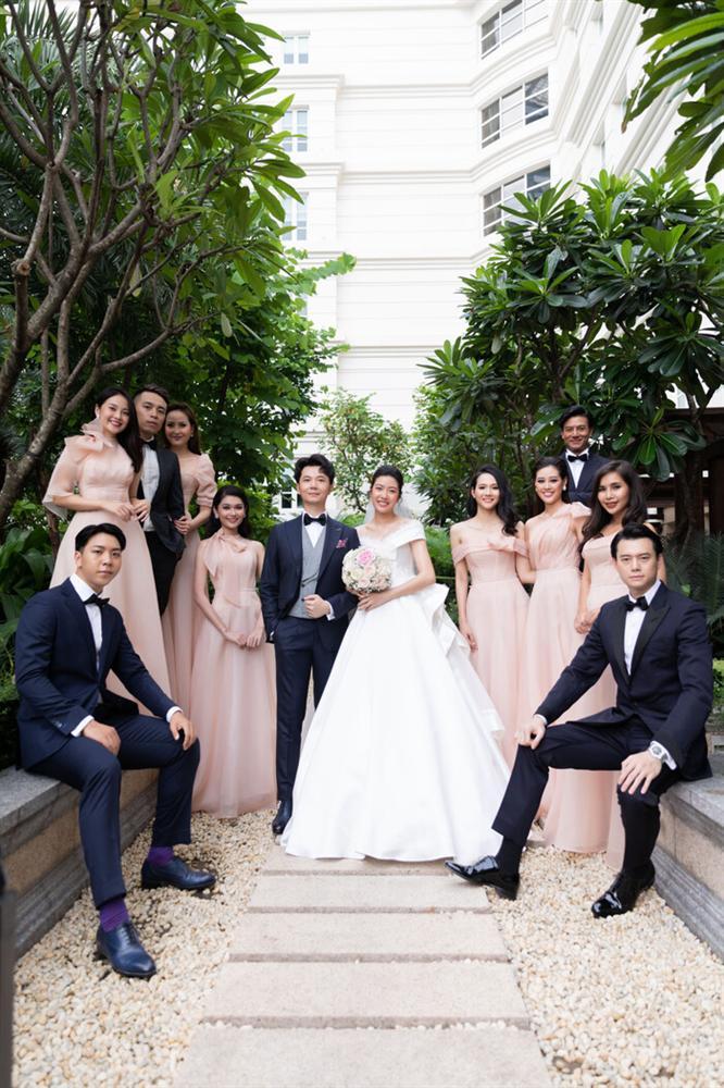 Hoàng Thùy nói gì khi đi ăn cưới mà lên đồ át cả cô dâu Thúy Vân?-7