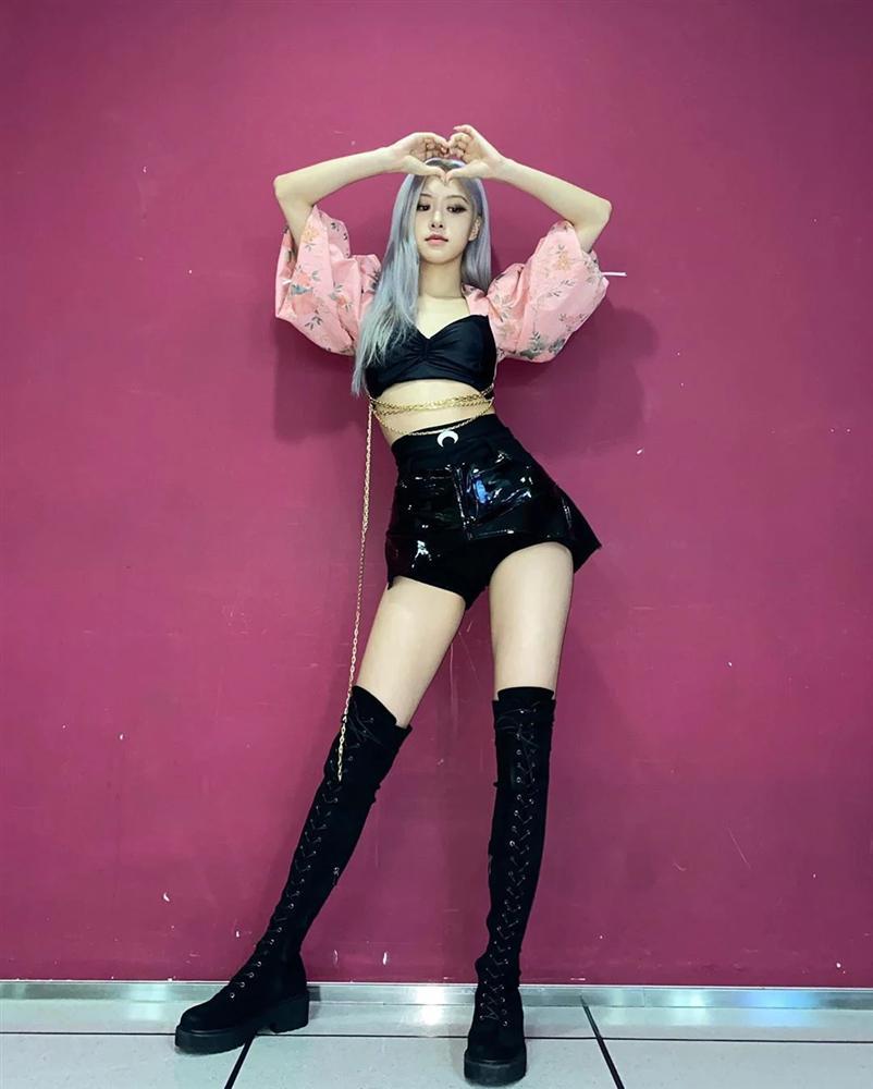 BLACKPINK Rosé sở hữu vòng eo bằng số đo của... băng đô quấn tóc-2