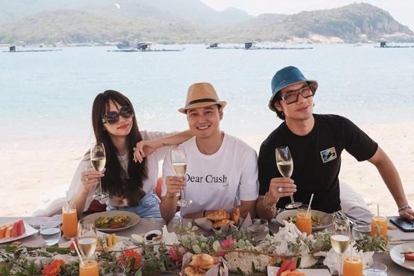 Quang Vinh - Lý Quí Khánh cùng đi du lịch, chụp hình mát mẻ cho nhau?-8