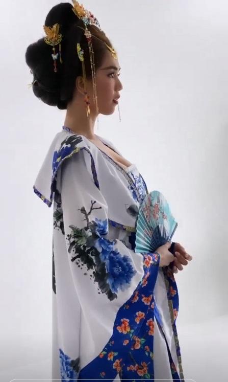 Vòng 1 lại phồng như quả bóng, Ngọc Trinh tuyên bố: Muốn to là to, muốn nhỏ là nhỏ-6