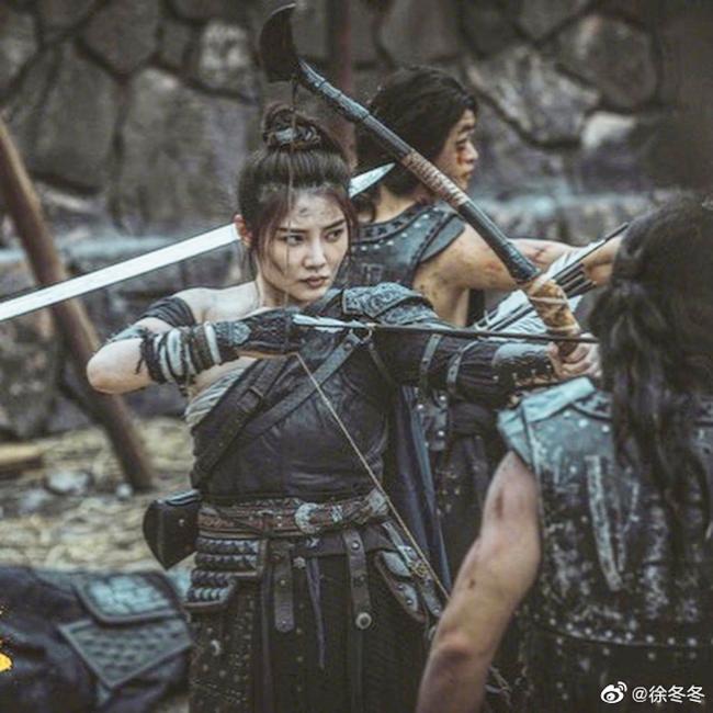 Đảm nhận vai Triệu Tử Long bản nữ, Từ Đông Đông được nhận xét toát lên vẻ anh dũng, mạnh mẽ của một võ tướng. Tuy nhiên, một số khán giả cho rằng việc thay đổi giới tính của nhân vật Triệu Tử Long sẽ gây ra nhiều tranh cãi không đáng có. Đây là lần đầu tiên trên màn ảnh, nhân vật Triệu Tử Long có phiên bản nữ.