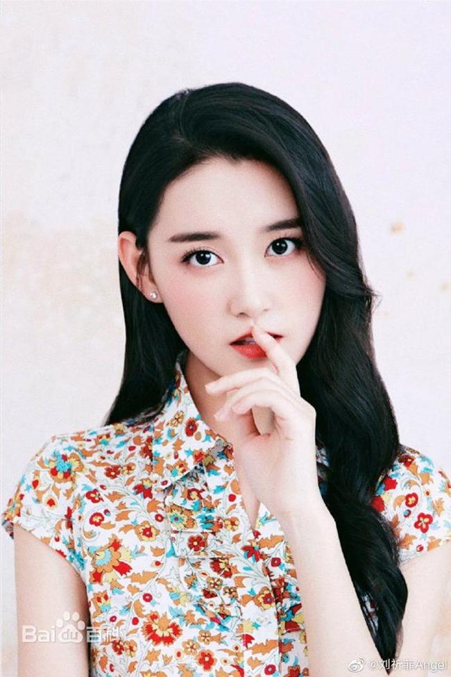 Mỹ nhân 10X được nhận xét ngày càng xinh đẹp, phổng phao hơn.