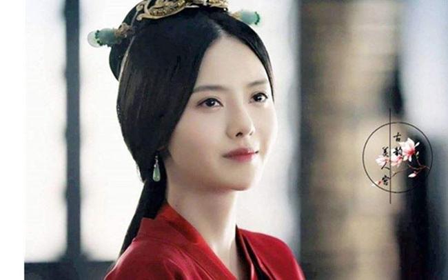 Với "Quân sư liên minh", Trương Chỉ Khê cũng nhận được giải diễn viên mới triển vọng do Youku trao tặng.