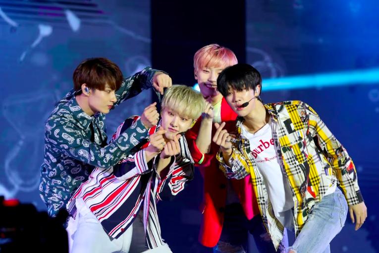 Stylist nhóm SEVENTEEN nhiều lần khóc thét vì phải làm việc quá vất vả-8