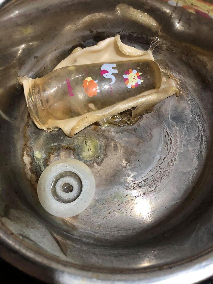 Lâu lâu mới luộc bình sữa tiệt trùng cho con, mẹ trẻ khiến dân mạng cười rớt hàm-2