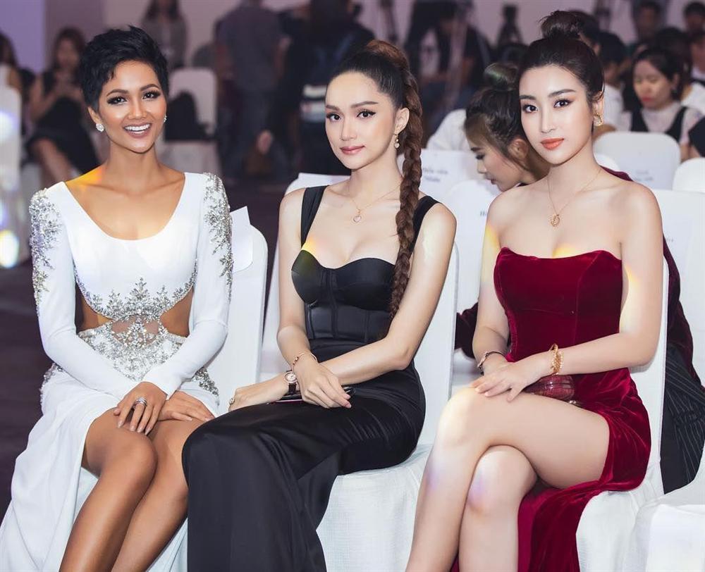 Hương Giang liên tục chiếm spotlight chốn đông người dù không phải nhân vật chính-7