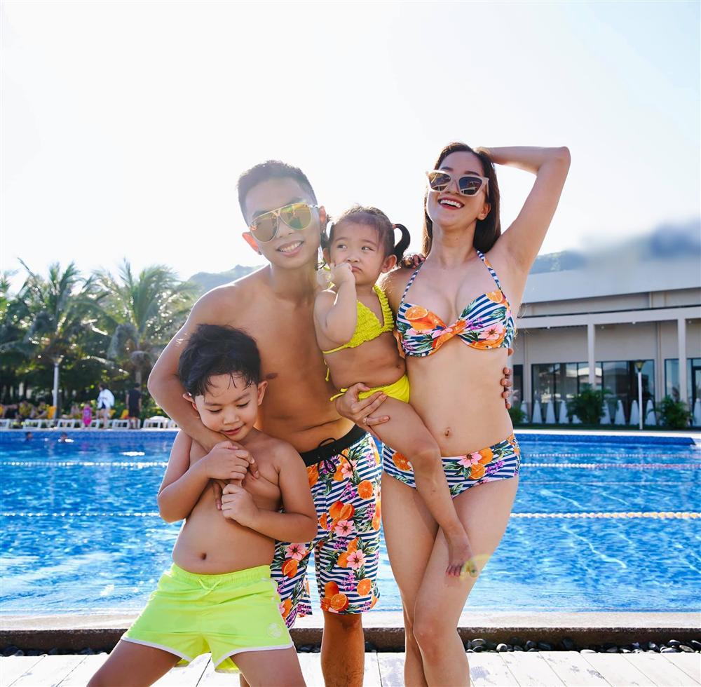 Chị em xách dép cho Khánh Thi khi nhìn mẹ 2 con khoe body bốc lửa-5