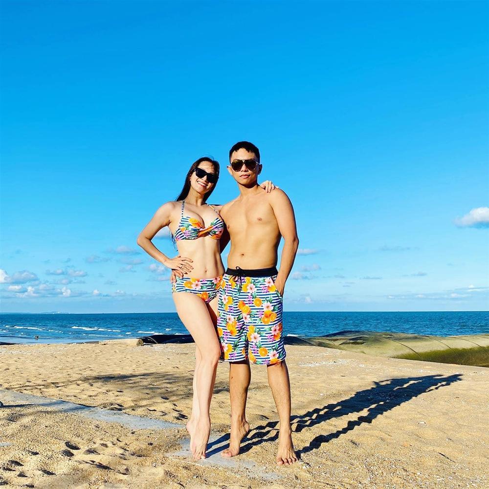 Chị em xách dép cho Khánh Thi khi nhìn mẹ 2 con khoe body bốc lửa-3