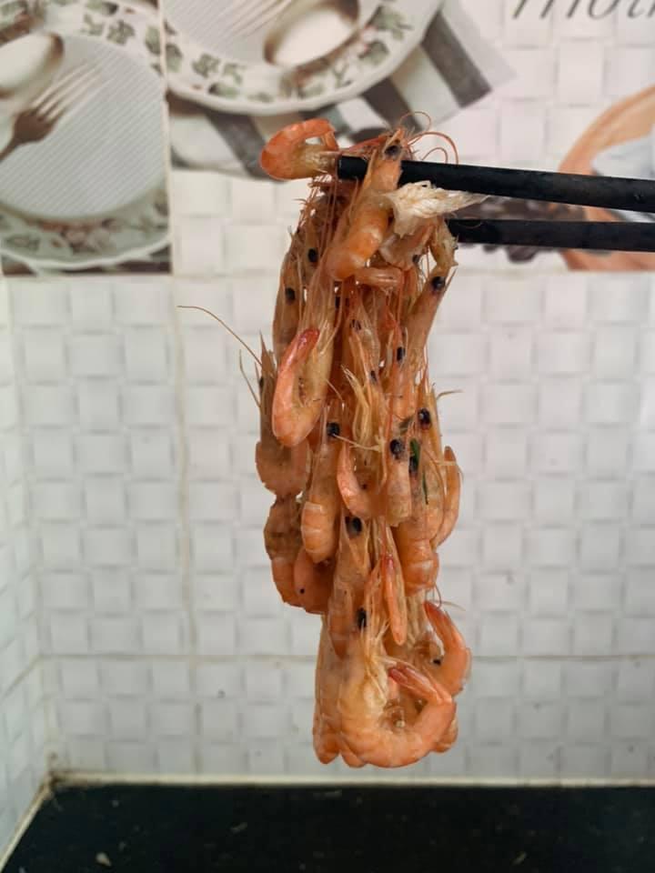 Món tôm đoàn kết chỉ cần một gắp hết luôn cả chảo khiến hội ghét bếp thán phục-3