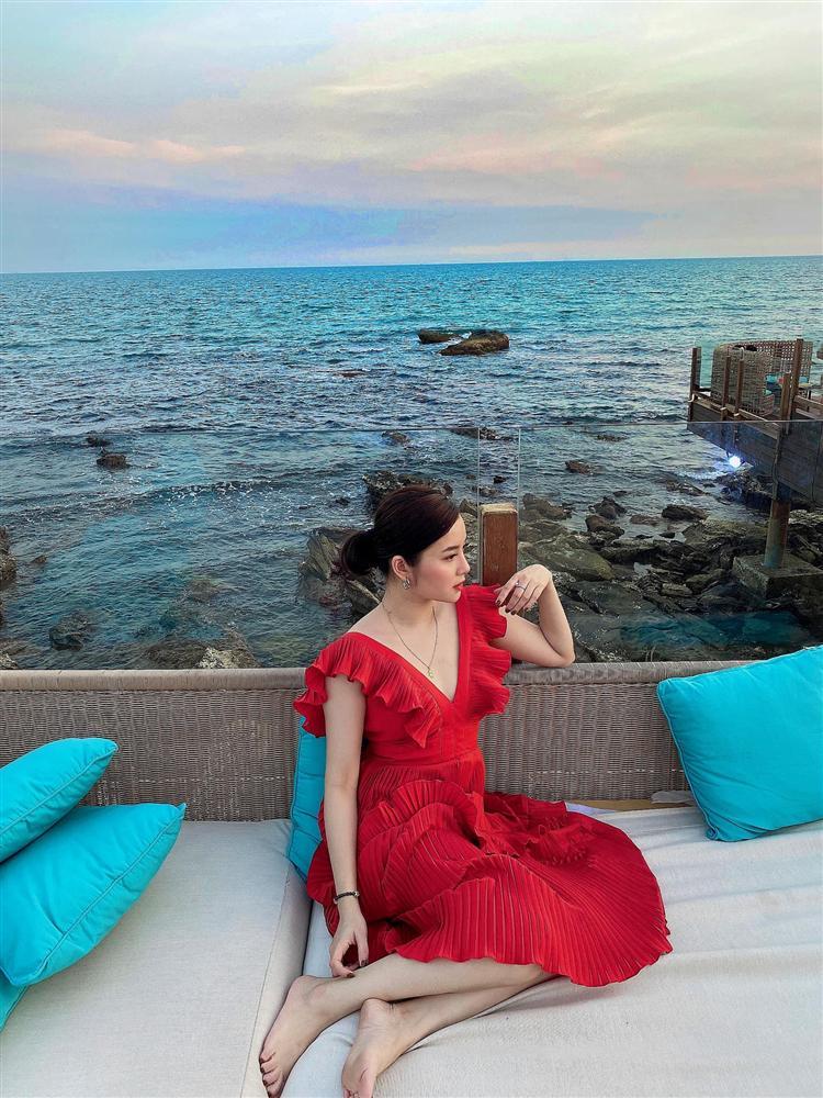 Nữ sinh ngây thơ đi tiếp rượu làm đại gia nổi máu chinh phục bây giờ ra sao?-6