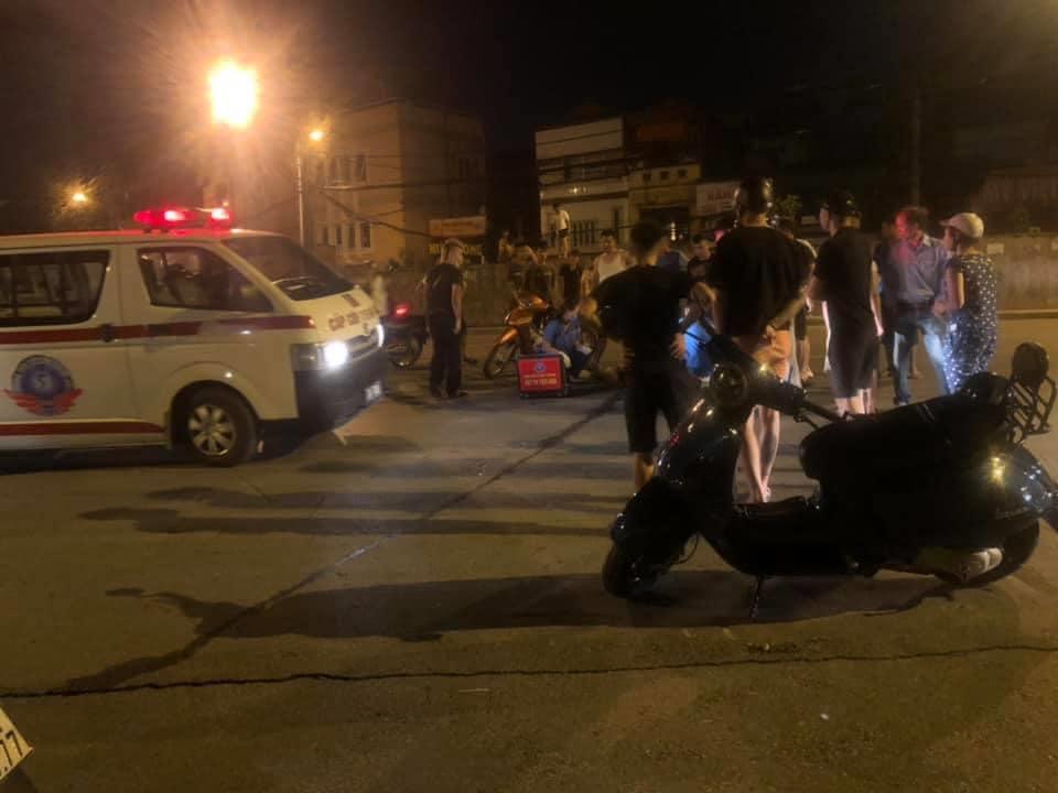 Tập đoàn quái xế đâm người rồi bỏ chạy mặc kệ nạn nhân nằm bất tỉnh-1