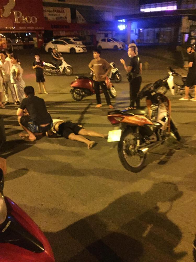 Tập đoàn quái xế đâm người rồi bỏ chạy mặc kệ nạn nhân nằm bất tỉnh-2