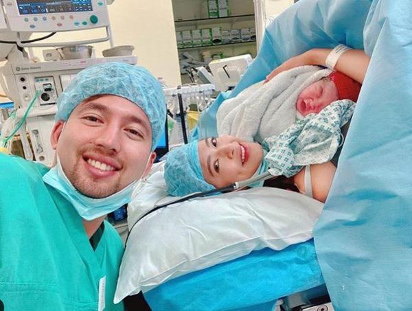 Kẻ thứ 3 quyến rũ nhất Philippines vừa sinh con, giật mình với ảnh trên bàn đẻ-3