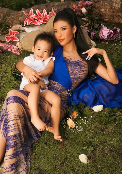 Thúy Diễm kiệt sức vì vào viện chăm con-2