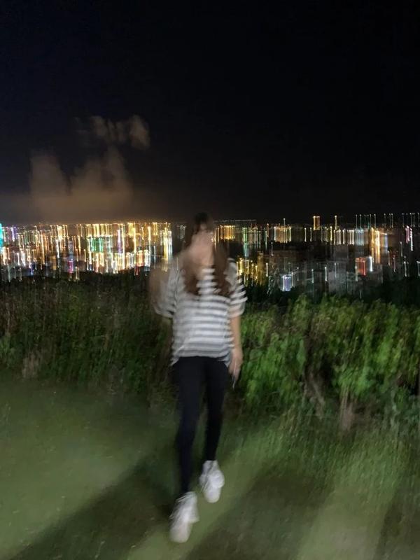 Hí hửng nhờ bạn trai chụp ảnh, cô gái không biết nên khóc hay cười khi thấy thành quả-4