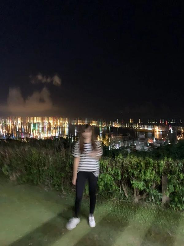 Hí hửng nhờ bạn trai chụp ảnh, cô gái không biết nên khóc hay cười khi thấy thành quả-5