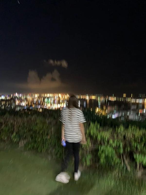 Hí hửng nhờ bạn trai chụp ảnh, cô gái không biết nên khóc hay cười khi thấy thành quả-6