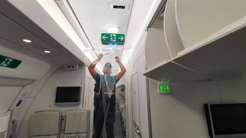 Cận cảnh máy bay đón 219 người lao động Việt Nam trở về từ Guinea Xích đạo-2