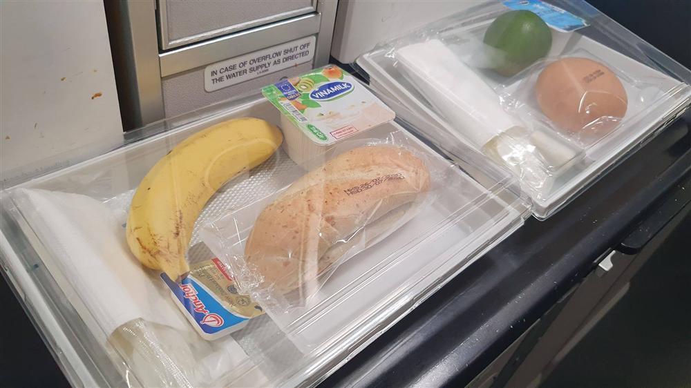 Cận cảnh máy bay đón 219 người lao động Việt Nam trở về từ Guinea Xích đạo-7