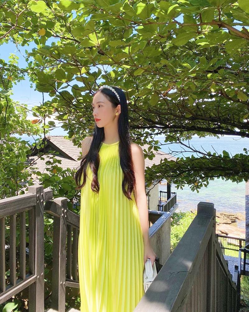 Chi Pu - Thúy Vi khoe eo triệt để với áo croptop nhưng nàng sexy - người năng động-6